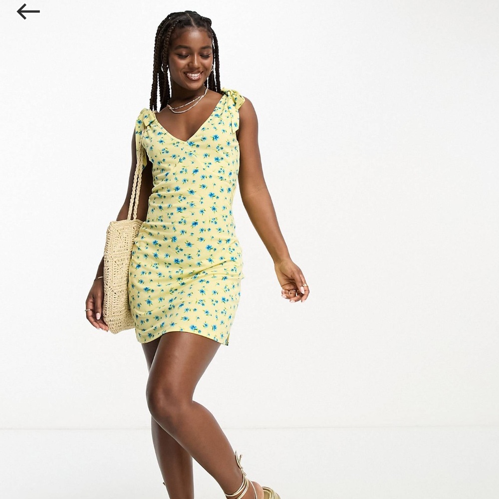 Floral mini dress. Yellow& blue. Giving lemon vibes 🍋